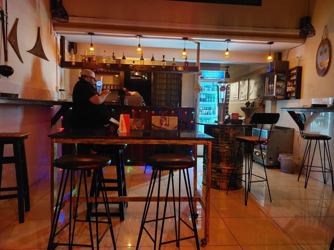 Peri Evi Hostel Phnom Penh Bassac Lane Exteriér fotografie