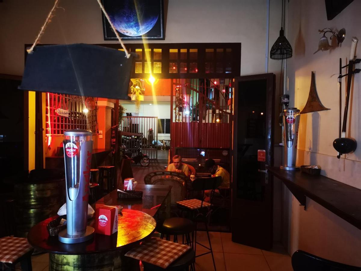 Peri Evi Hostel Phnom Penh Bassac Lane Exteriér fotografie