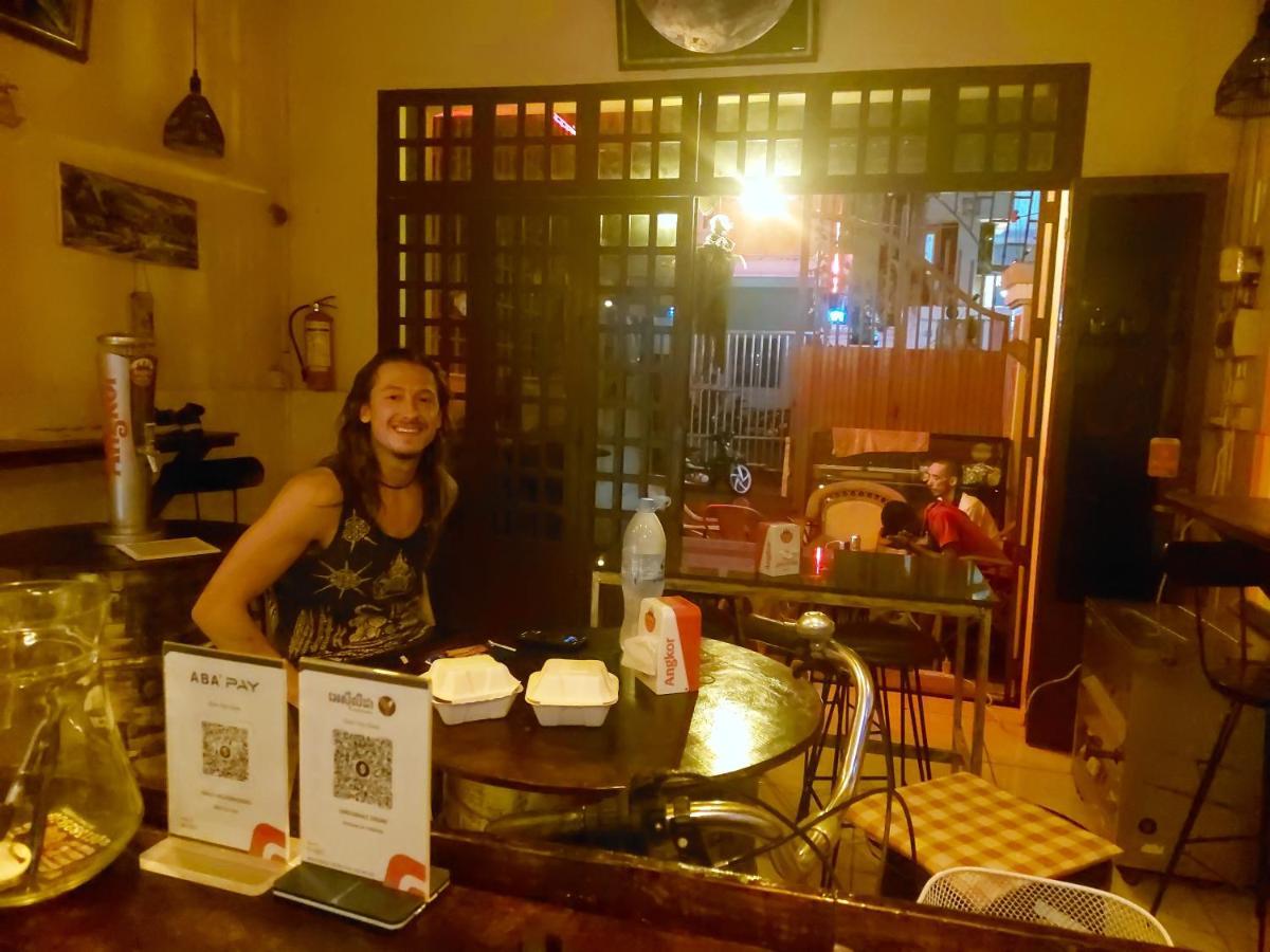 Peri Evi Hostel Phnom Penh Bassac Lane Exteriér fotografie